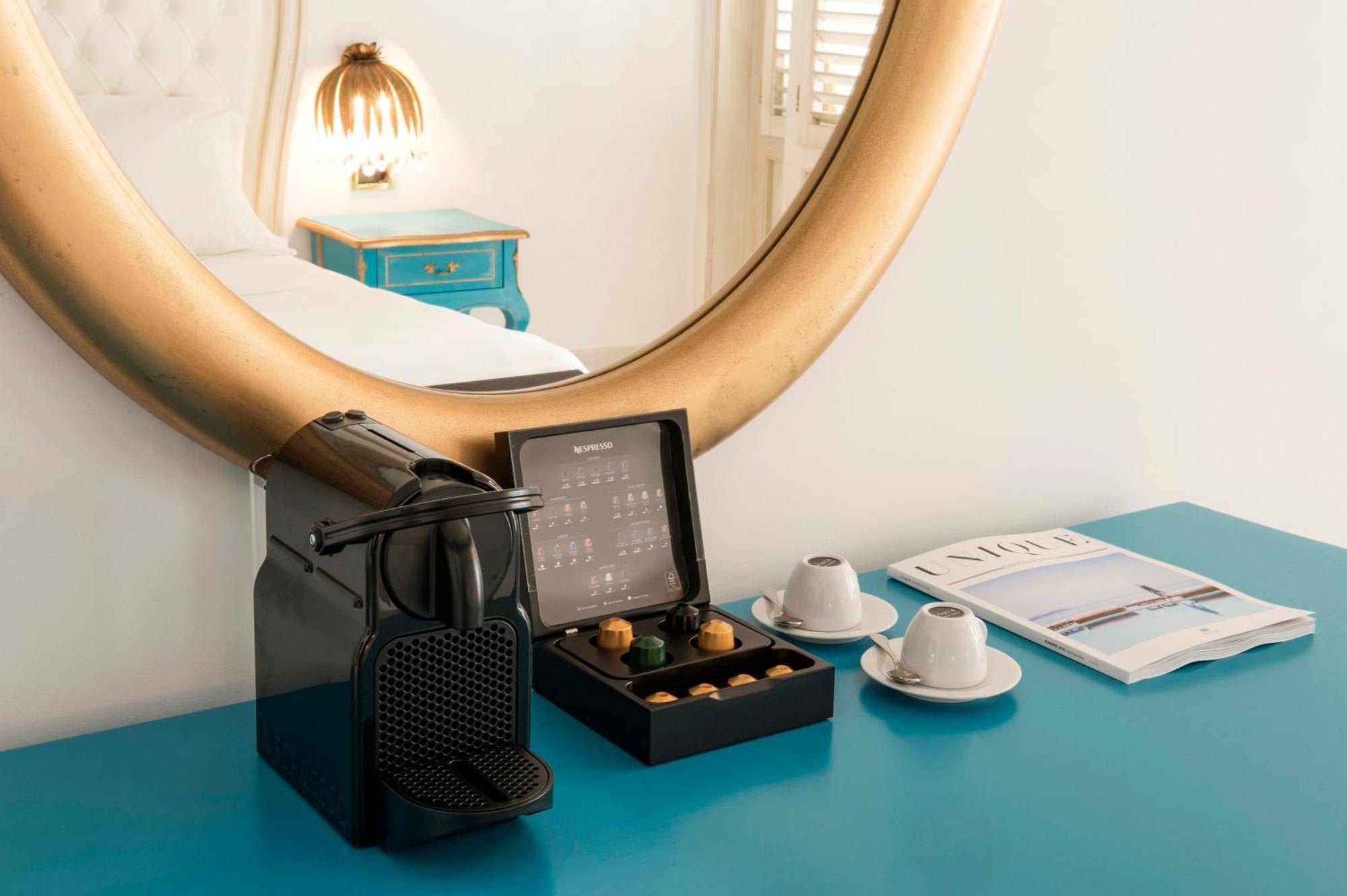 Mitsis Selection Laguna Hersonissos  Camera foto A Nespresso coffee machine