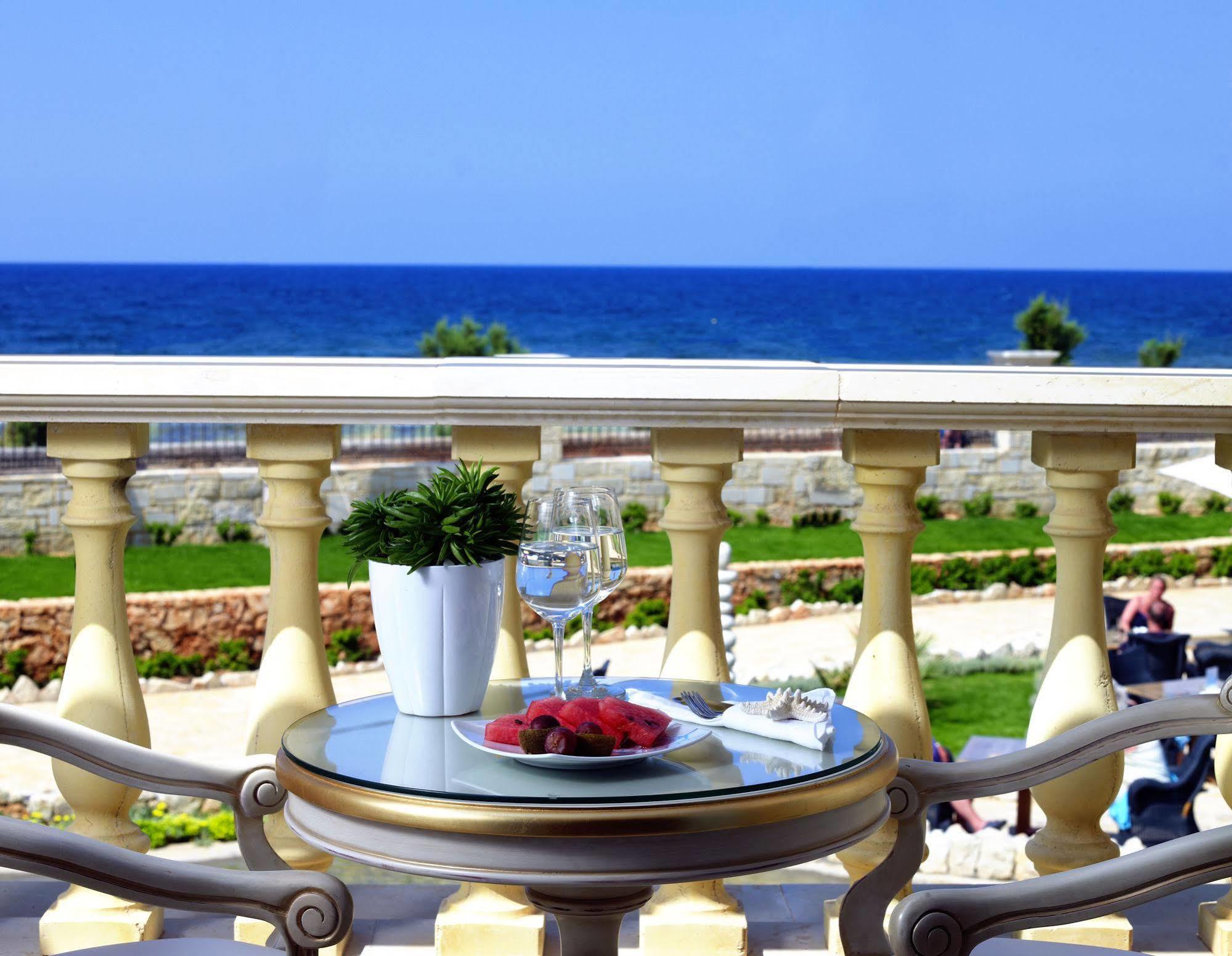 Mitsis Selection Laguna Hersonissos  Esterno foto View from the hotel