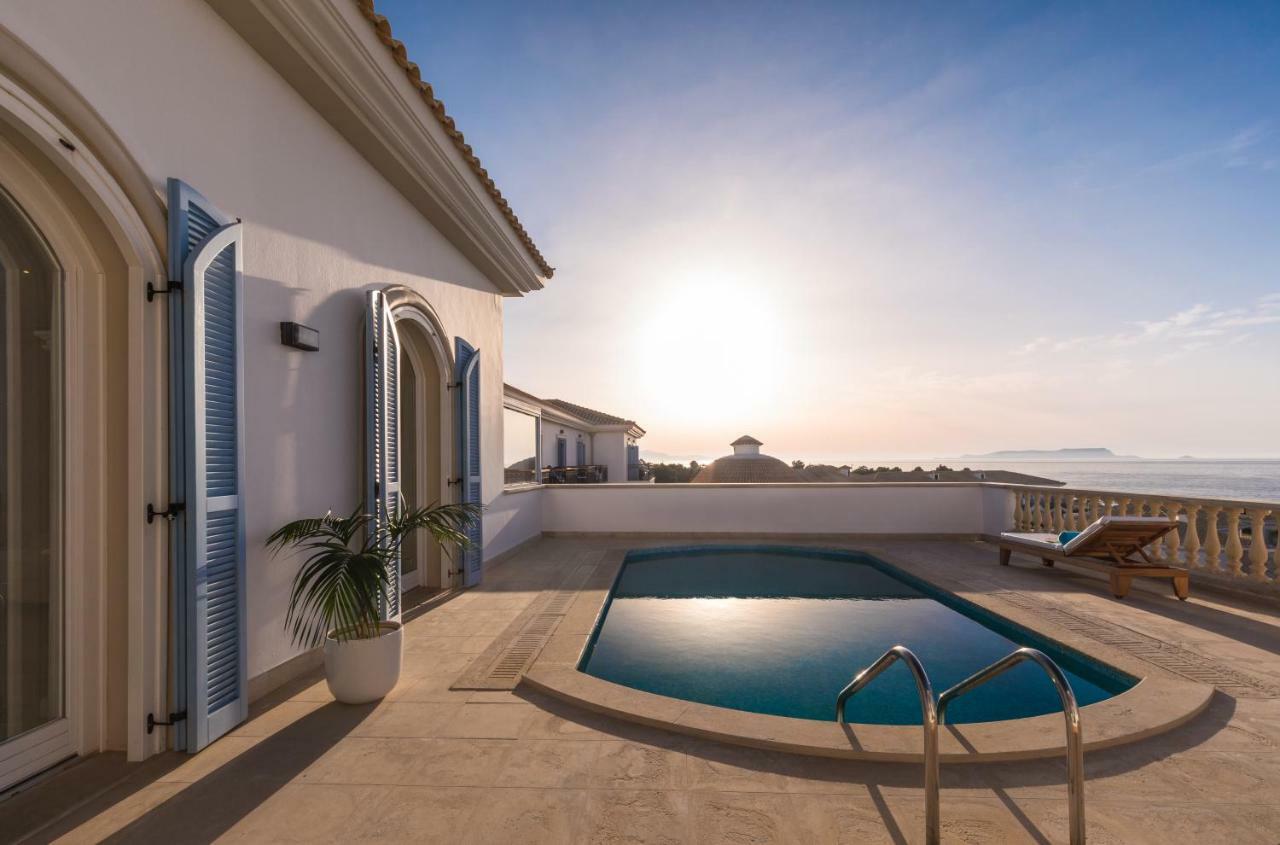 Mitsis Selection Laguna Hersonissos  Esterno foto A pool on a rooftop